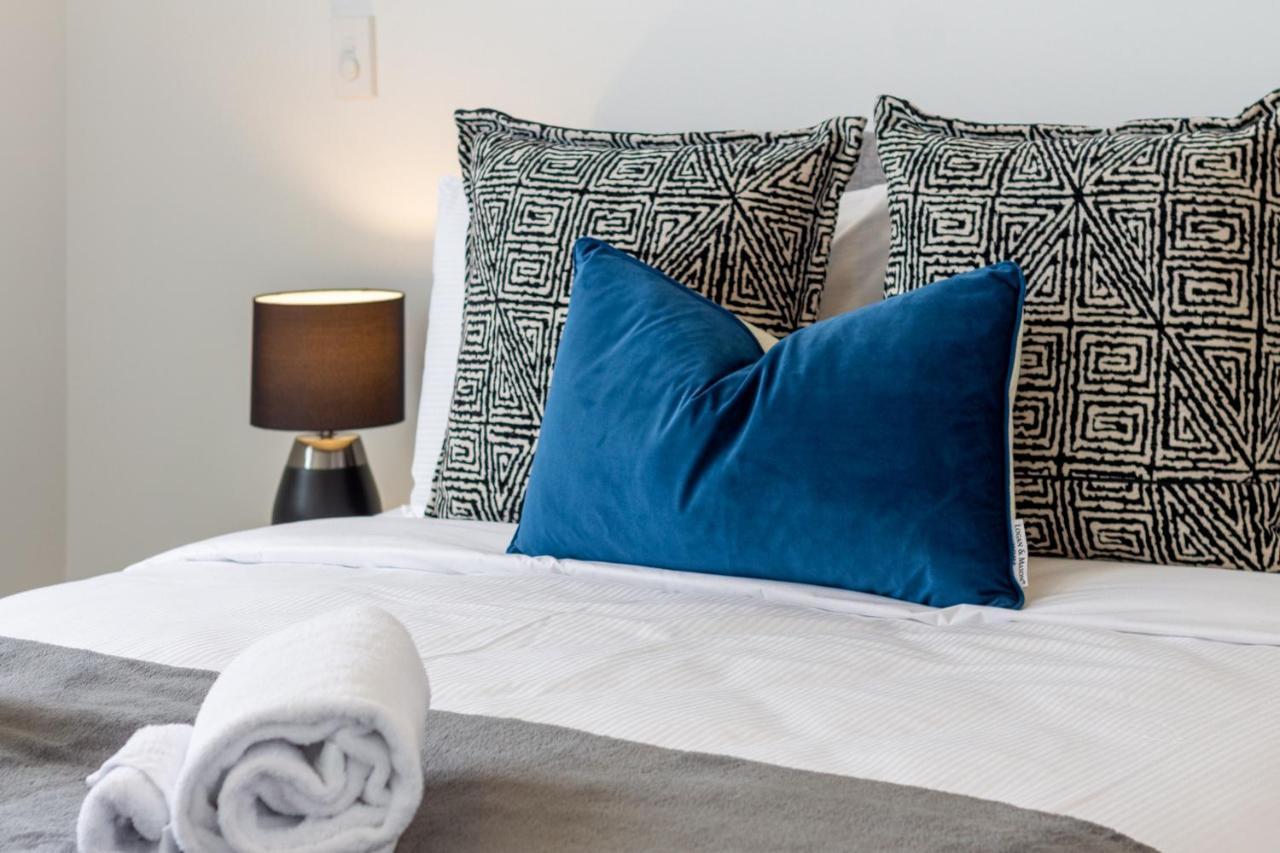 Upper Riccarton Dream - 2 Bed 2 Bath W/Carpark Apartment Крайстчърч Екстериор снимка