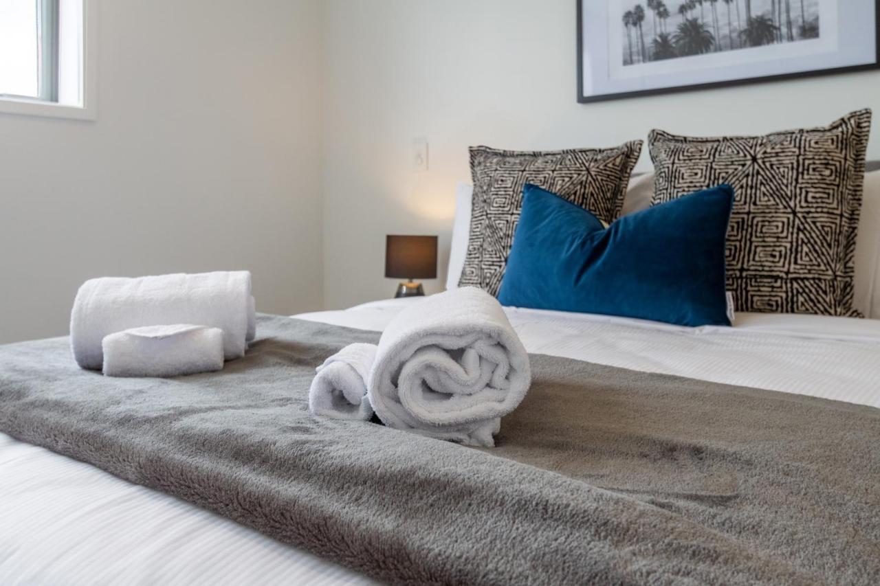 Upper Riccarton Dream - 2 Bed 2 Bath W/Carpark Apartment Крайстчърч Екстериор снимка