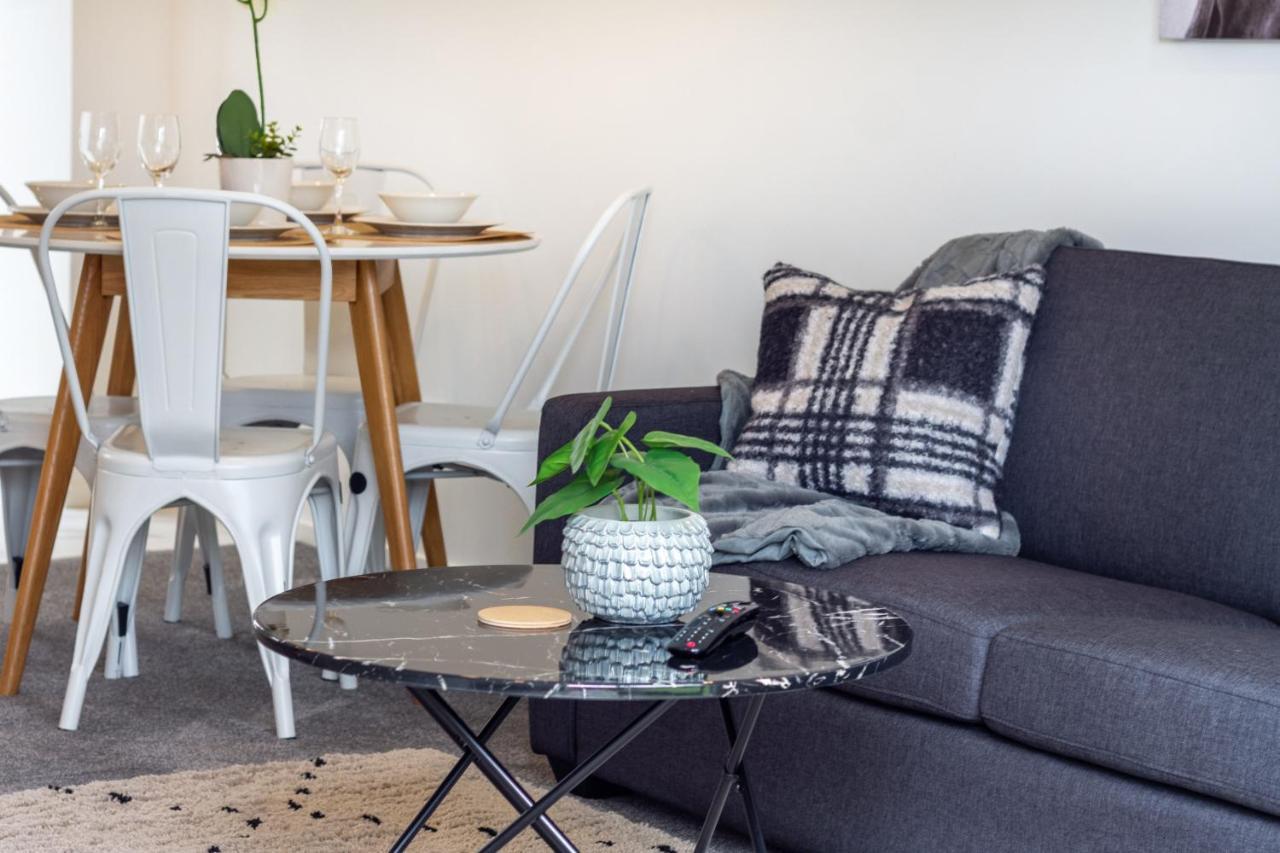 Upper Riccarton Dream - 2 Bed 2 Bath W/Carpark Apartment Крайстчърч Екстериор снимка