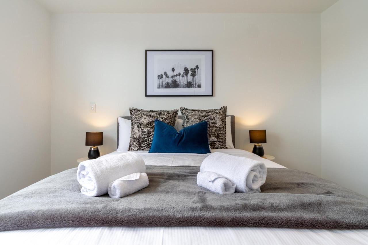 Upper Riccarton Dream - 2 Bed 2 Bath W/Carpark Apartment Крайстчърч Екстериор снимка