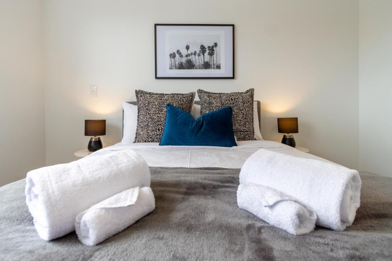 Upper Riccarton Dream - 2 Bed 2 Bath W/Carpark Apartment Крайстчърч Екстериор снимка